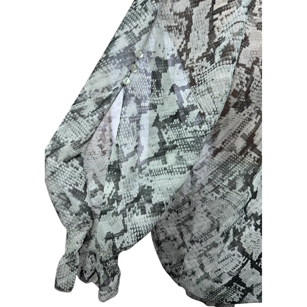 Chico's Size 2/ L Sheer Pullover Top Blouse Gray & White 3/4 Sleeve Polyester - Picture 4 of 8